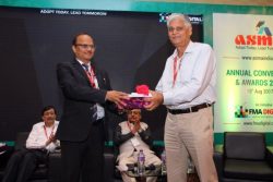 Dr. M.K Vajpayee (Registrar Ansal University & Honorary Co-Chairman, Assocham National Council for Education is being felicitated here by Prof R.k. Mishra