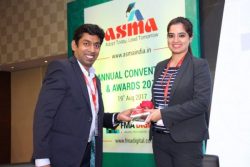 Ms. Yamini Bhakri (HR Manager, Hyatt Pune is being felicitated by Mr. Sujit das biswas